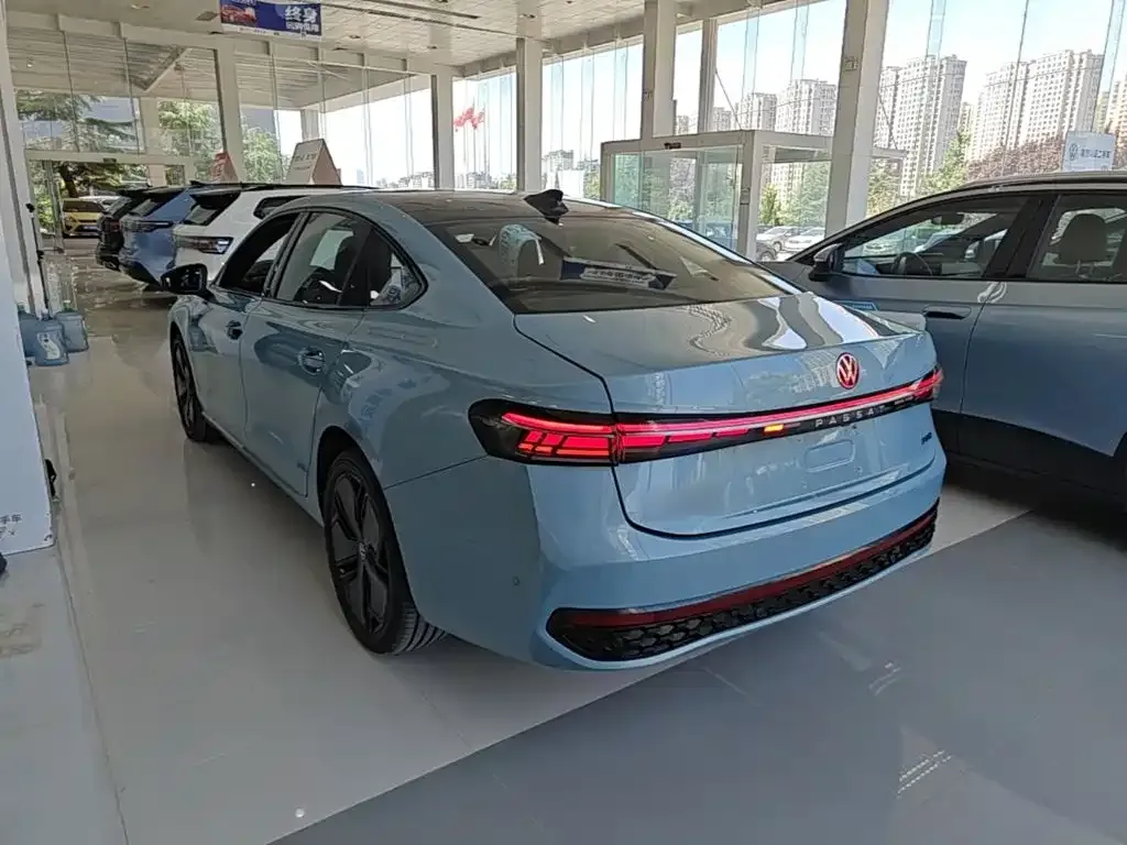 Volkswagen Passat — фото 8