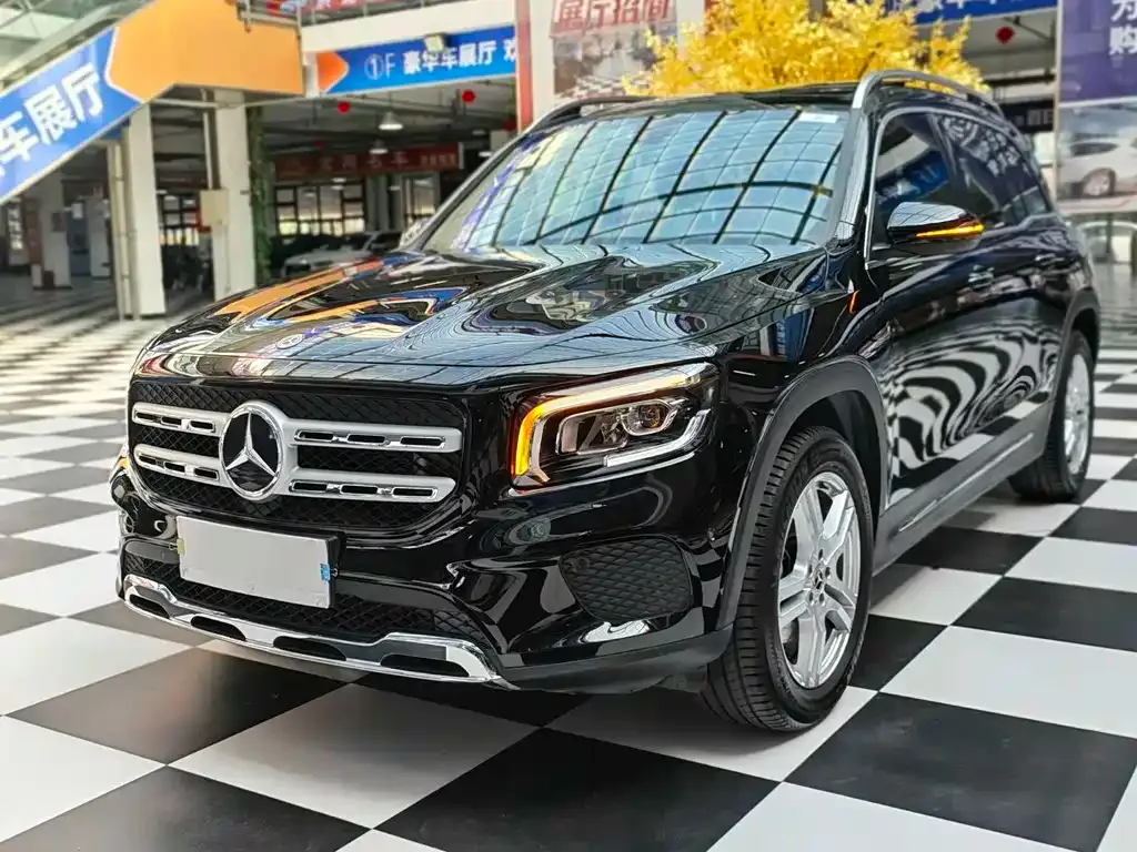 Mercedes-Benz GLB — фото 1