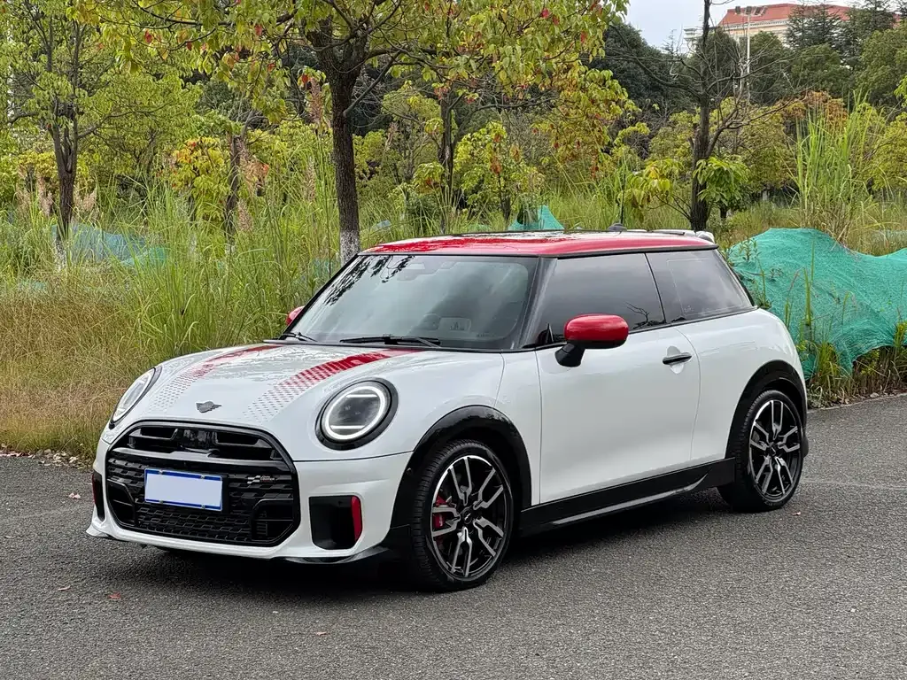 MINI JCW (John Cooper Works) — фото 1