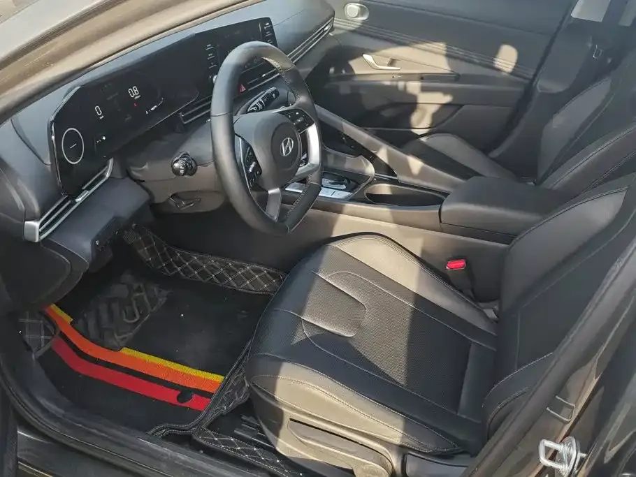 Hyundai Elantra — фото 3