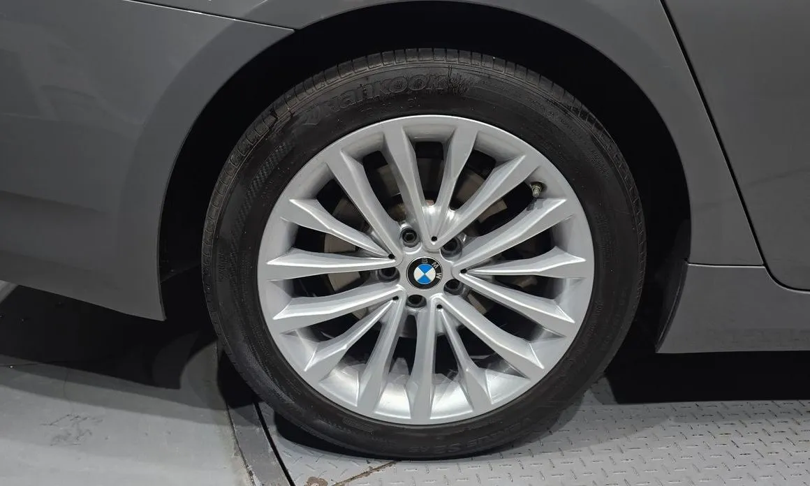 BMW 5-Series — фото 10