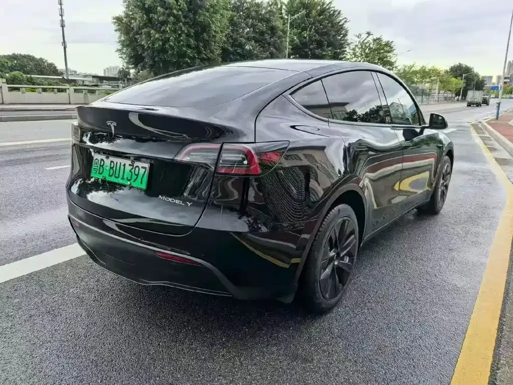Tesla Model Y — фото 7