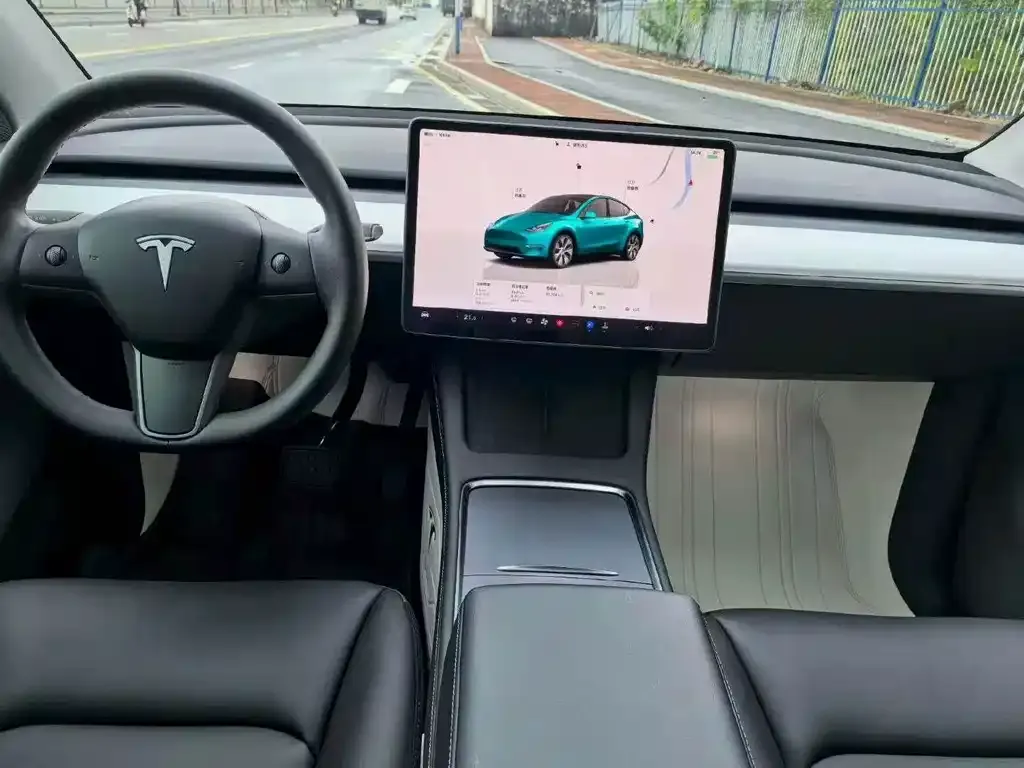 Tesla Model Y — фото 3