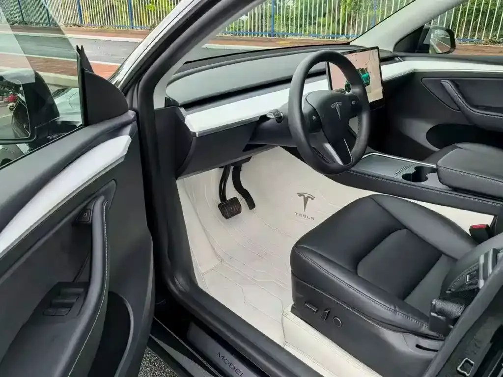 Tesla Model Y — фото 6