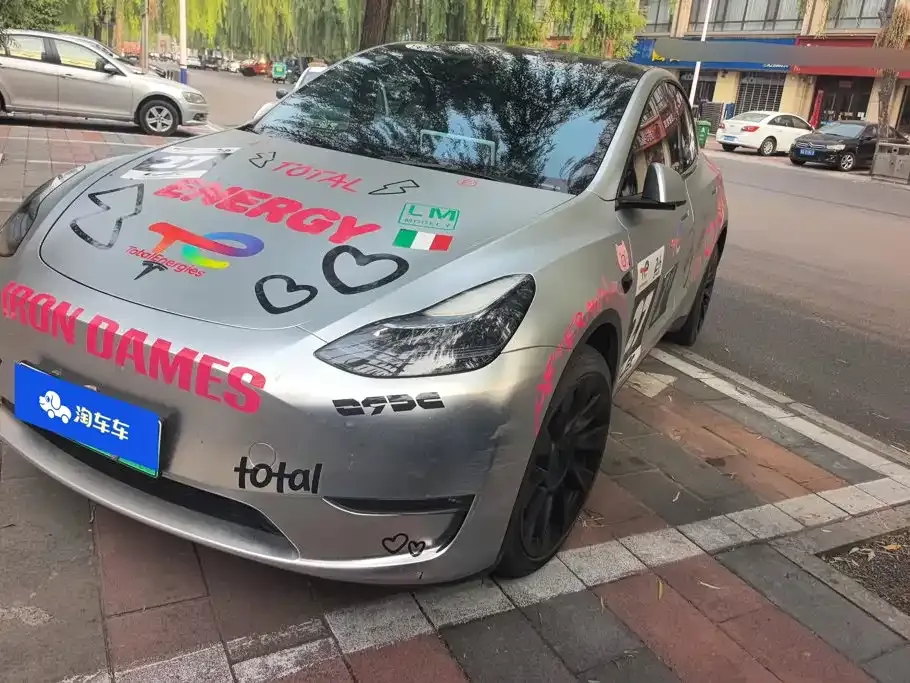 Tesla Model Y — фото 1