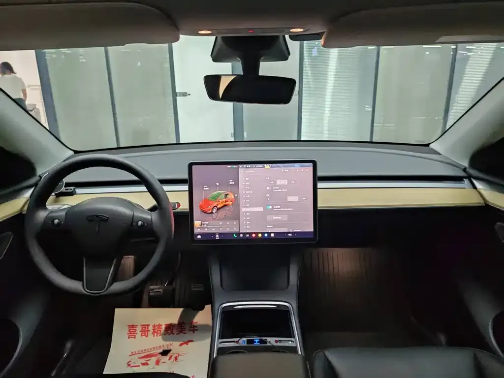 Tesla Model Y — фото 6