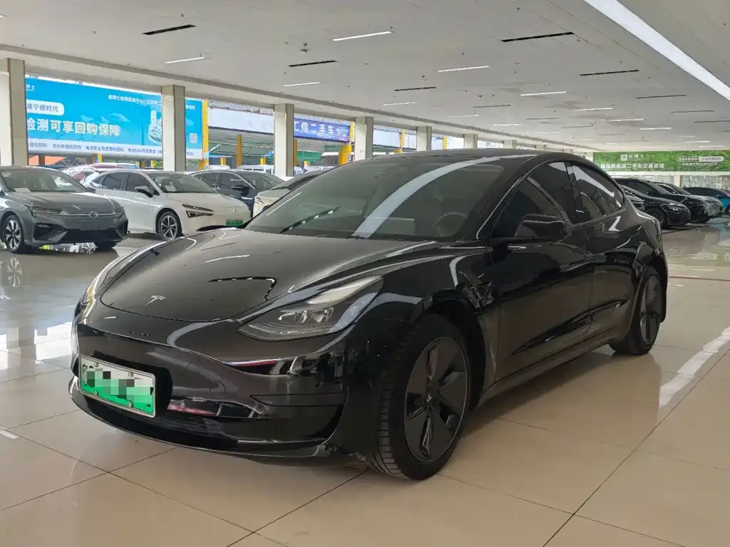 Tesla Model 3 — фото 1