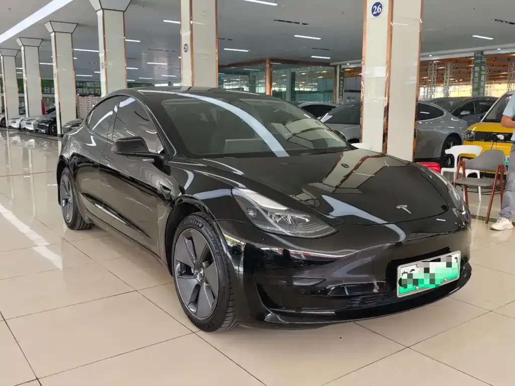 Tesla Model 3 — фото 3