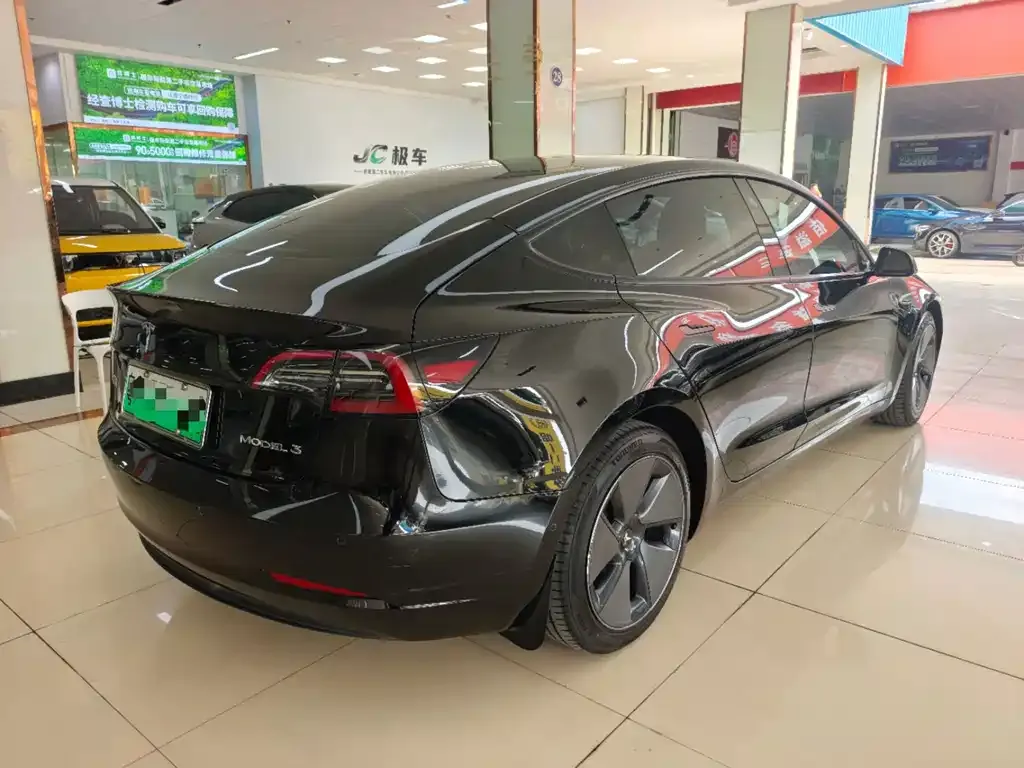 Tesla Model 3 — фото 10