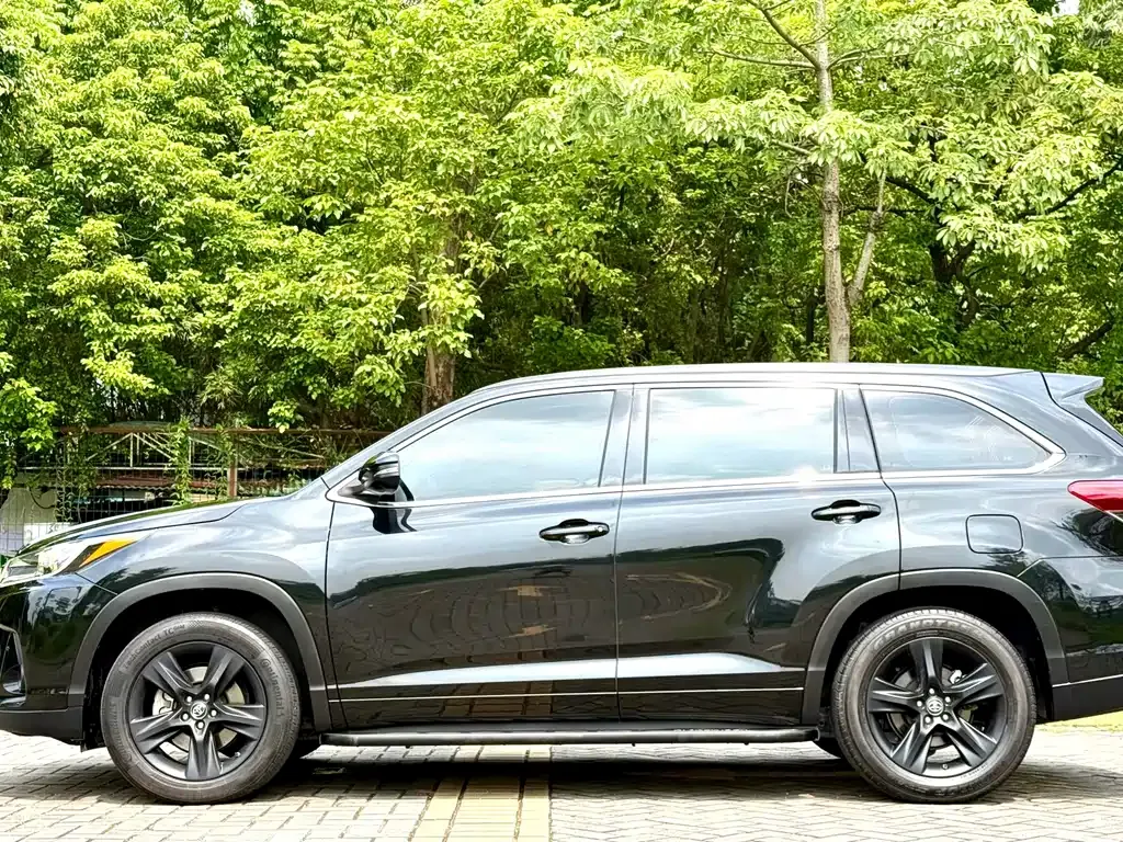 Toyota Highlander — фото 9