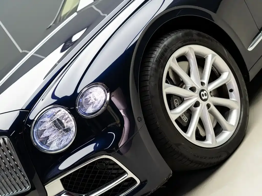 Bentley Flying Spur — фото 7