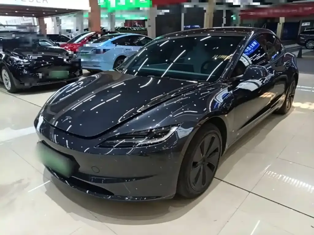Tesla Model 3 — фото 1