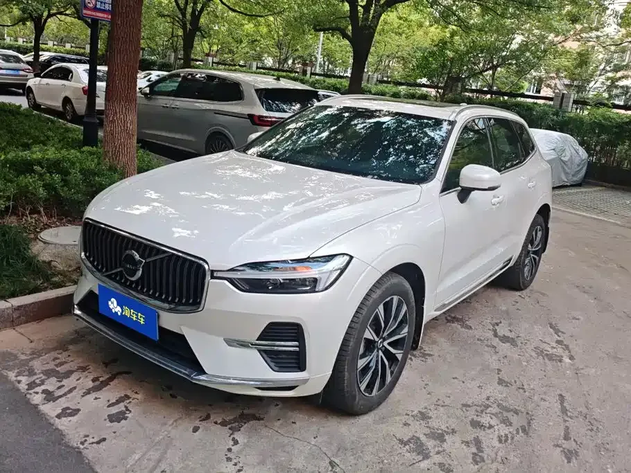 Volvo XC60 — фото 1