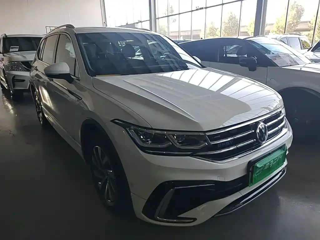 Volkswagen Tiguan L PHEV — фото 10