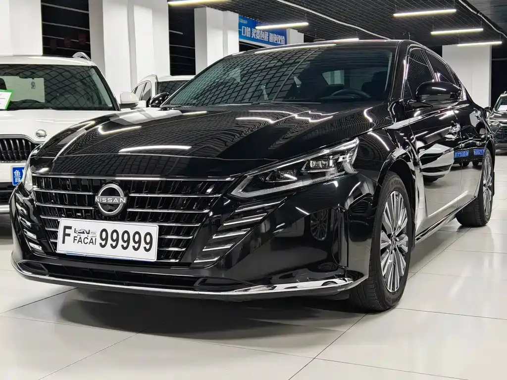 Nissan Teana — фото 1