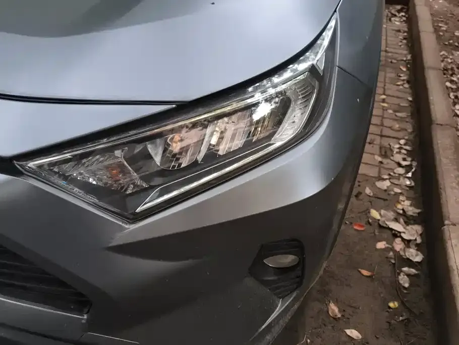 Toyota RAV4 — фото 10
