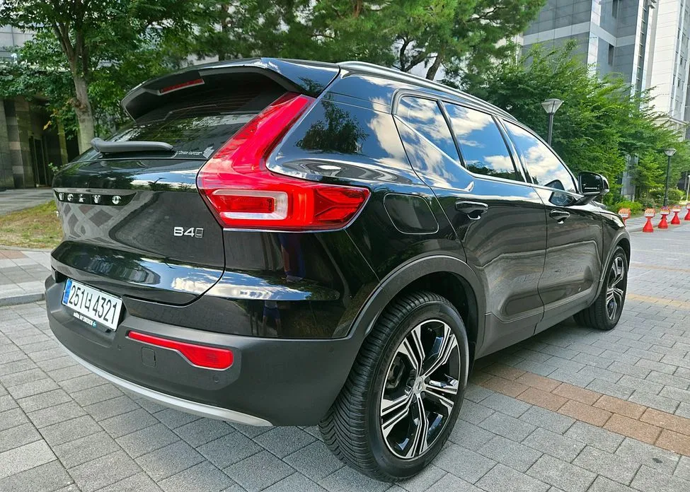 Volvo XC40 — фото 6