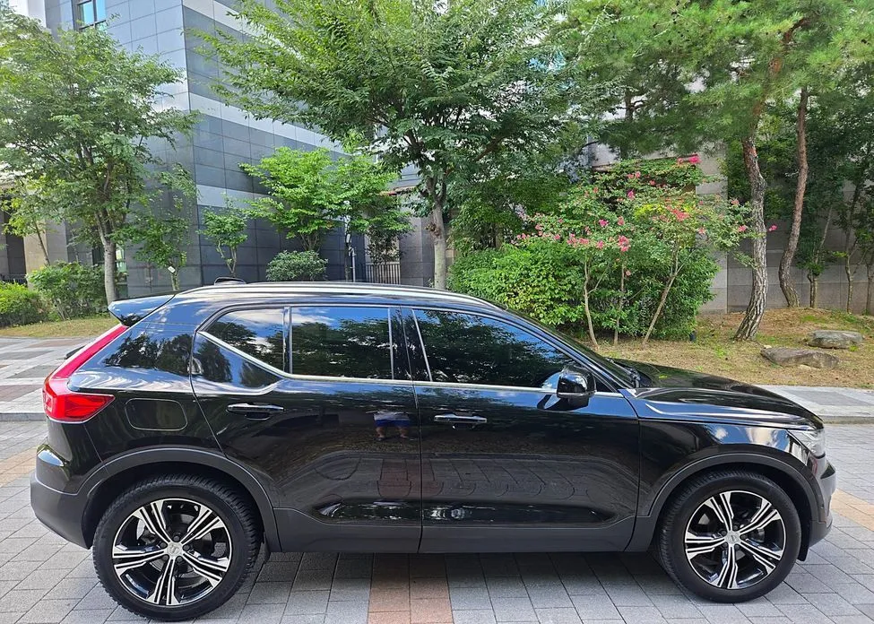 Volvo XC40 — фото 9