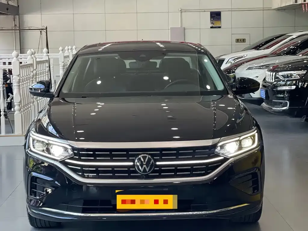 Volkswagen Passat — фото 1