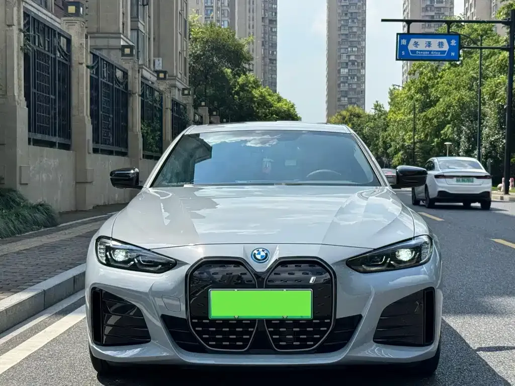BMW i4 — фото 3