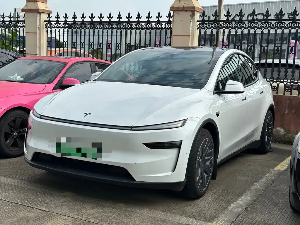 Tesla Model Y L — фото 1