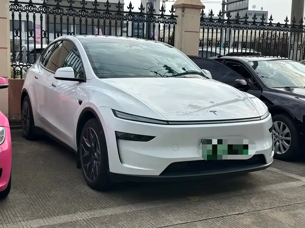 Tesla Model Y L — фото 6