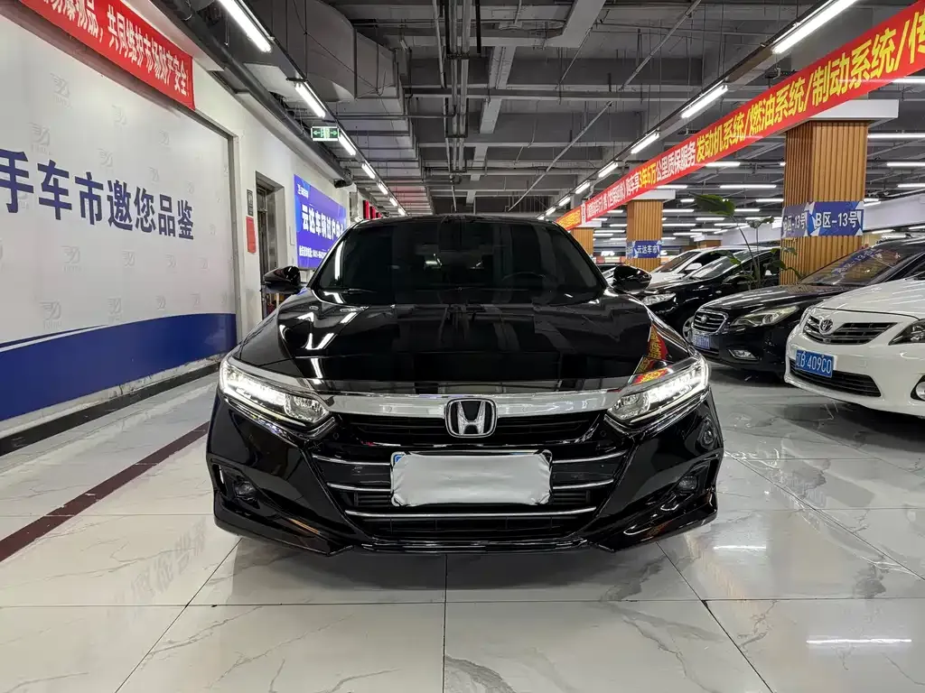 Honda Accord — фото 1