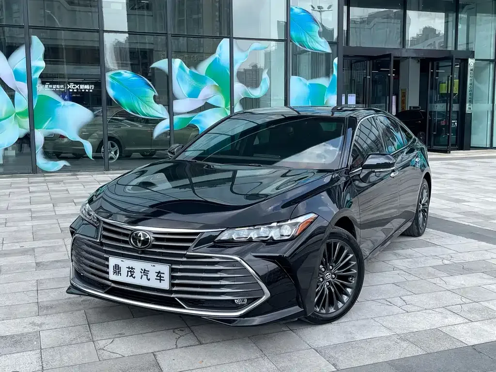 Toyota Avalon — фото 1