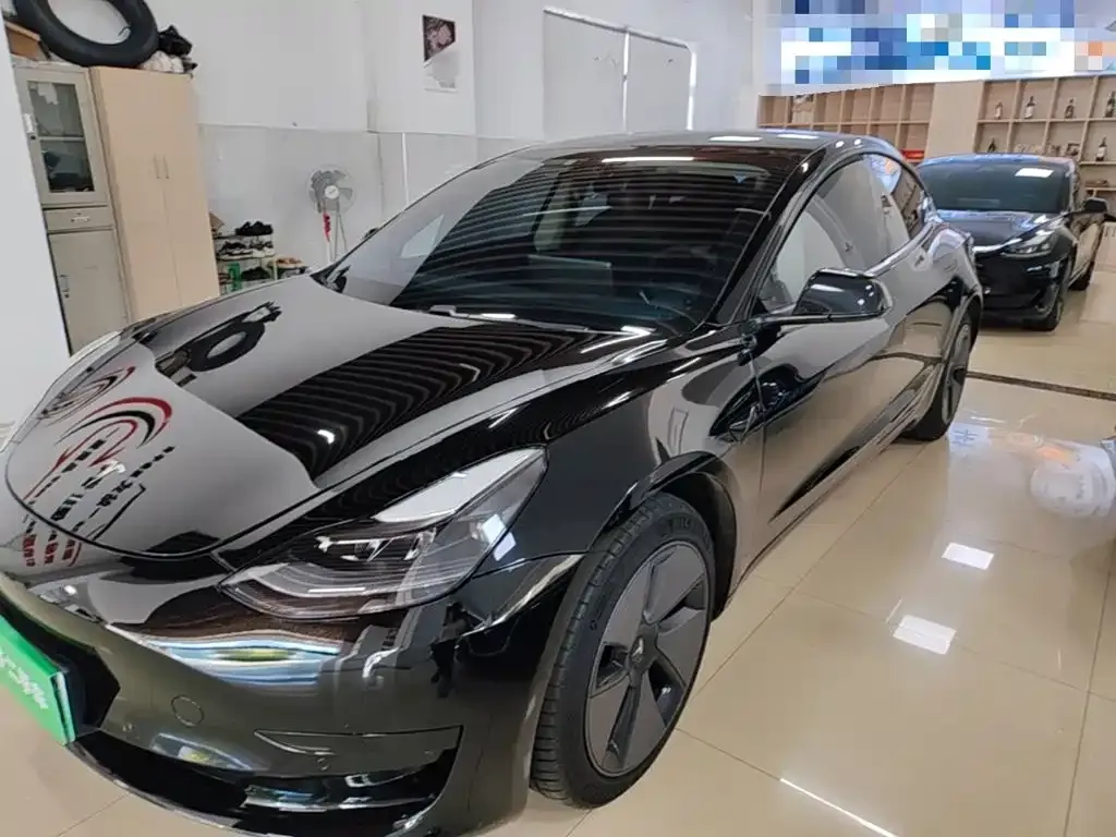 Tesla Model 3 — фото 1