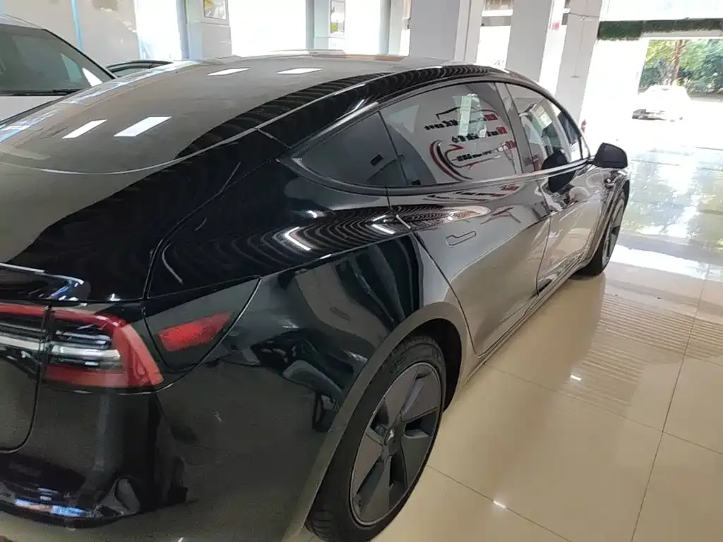 Tesla Model 3 — фото 9