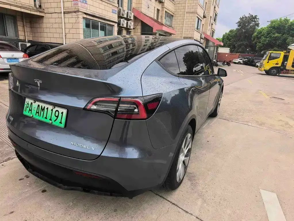 Tesla Model Y — фото 8