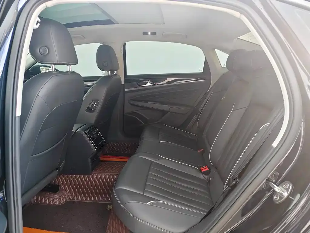 Volkswagen Passat — фото 6