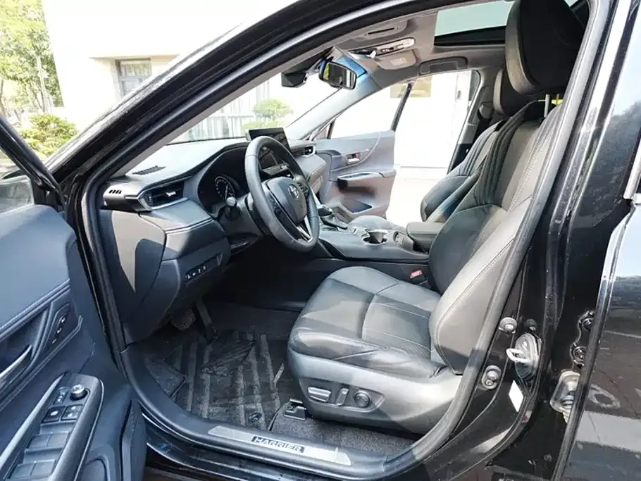Toyota Harrier — фото 3