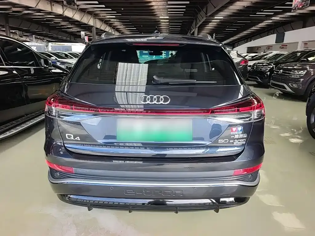 Audi Q4 e-tron — фото 6