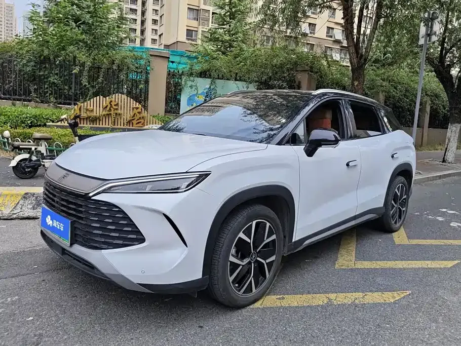 BYD L DM-i — фото 1