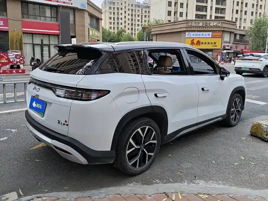 BYD L DM-i — фото 7