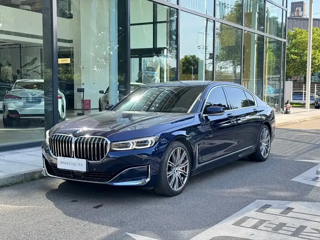 BMW 7 Series — фото 1
