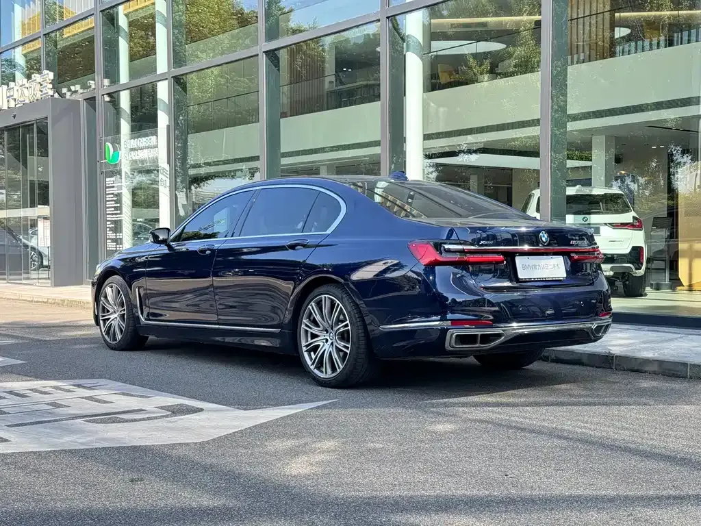 BMW 7 Series — фото 6