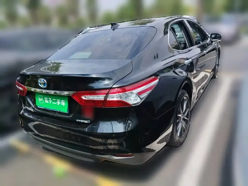 Toyota Camry — фото 2