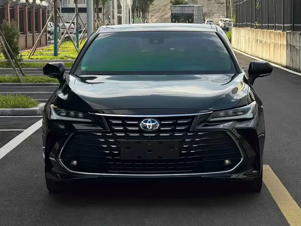 Toyota Avalon — фото 1