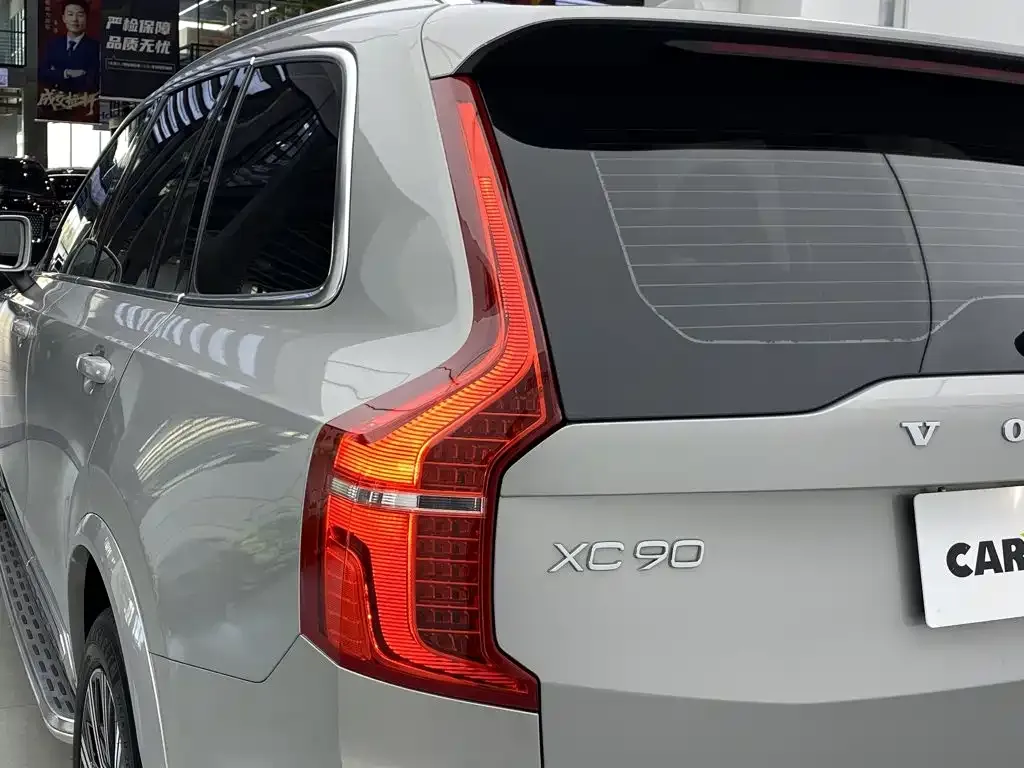 Volvo XC90 — фото 10