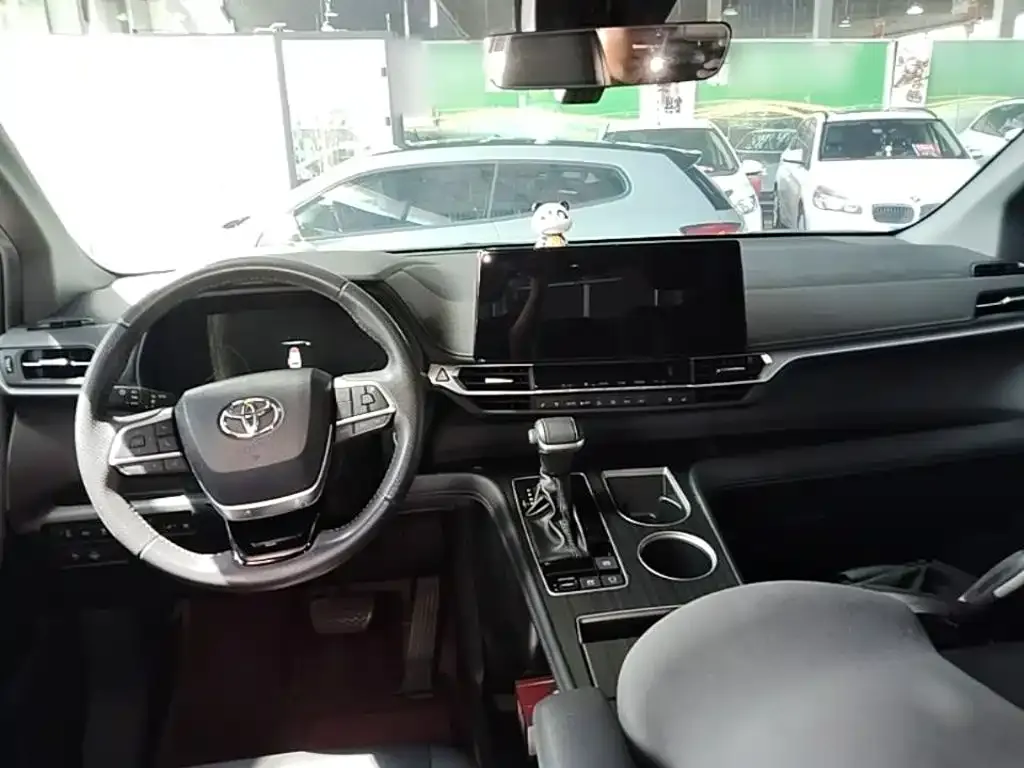 Toyota Sienna — фото 2