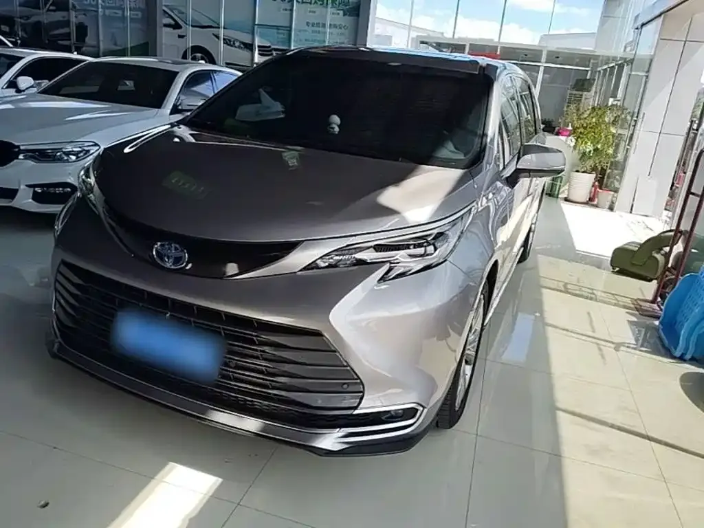 Toyota Sienna — фото 7