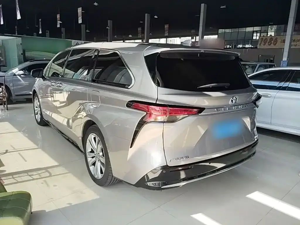 Toyota Sienna — фото 9