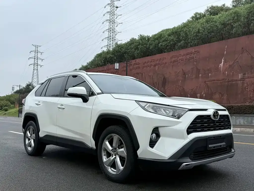 Toyota RAV4 — фото 2