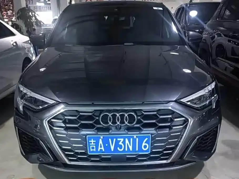 Audi A3 — фото 1
