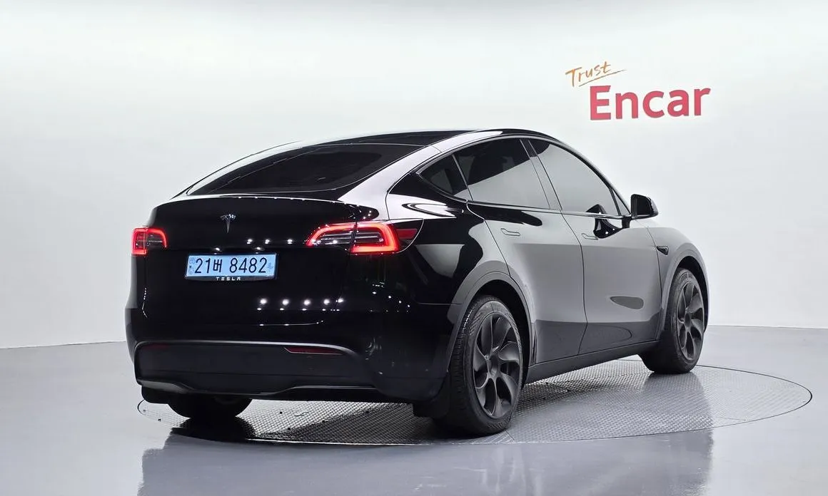 Tesla Model Y — фото 5