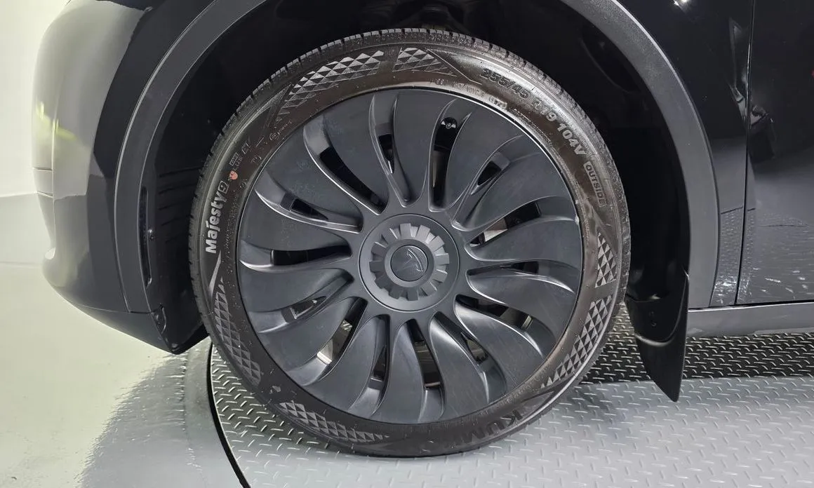Tesla Model Y — фото 8