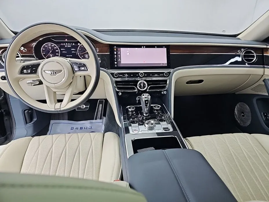 Bentley Flying Spur — фото 6