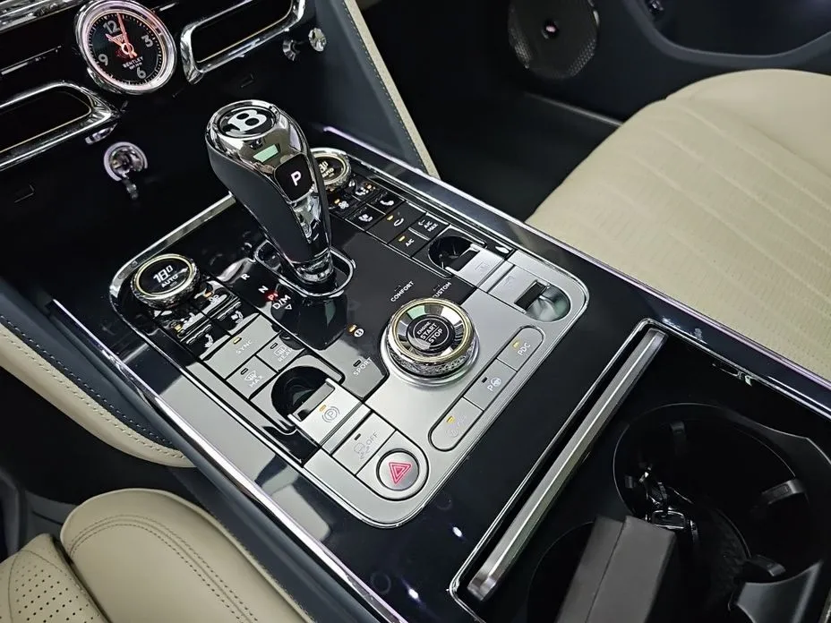Bentley Flying Spur — фото 10